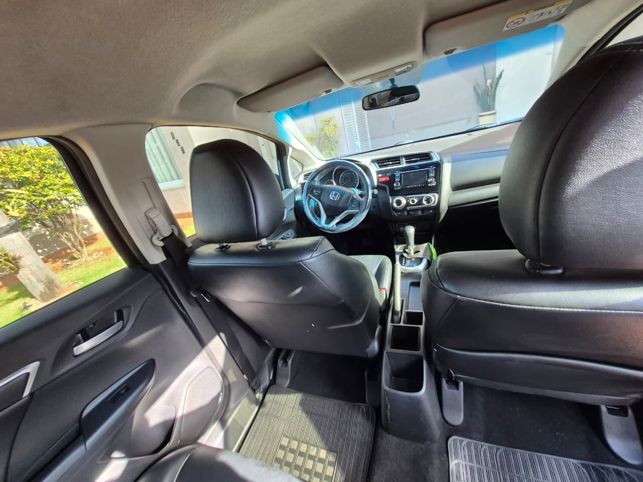 Honda Fit — interior higienizado completo